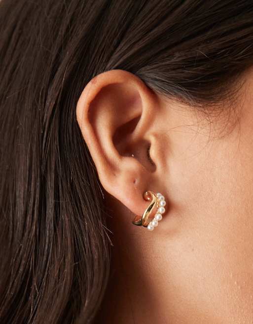 DesignB London mini molten huggie earrings in pearl and gold tone