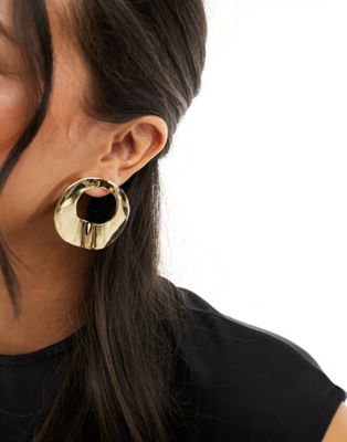 DesignB London molten cutout statement stud earrings in gold - ASOS Price Checker