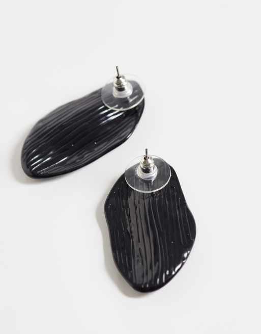 DesignB London molten enamel stud earrings in black, 3 of 4