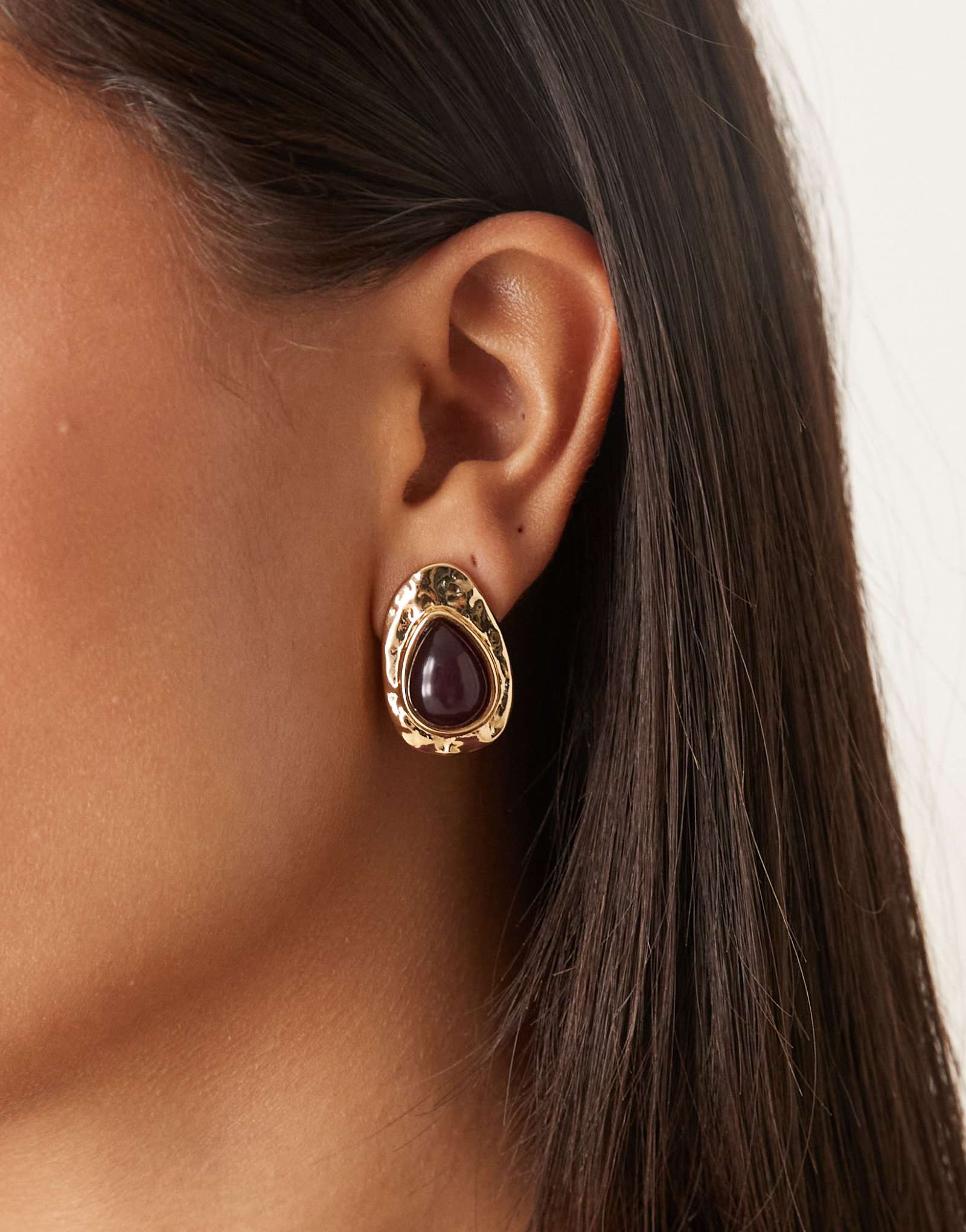 Золотые серьги-гвоздики DesignB London с расплавленным драгоценным камнем