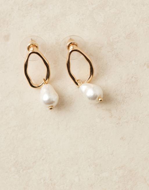 DesignB London molten hoop stud earring with pearl drop in gold, 3 of 3