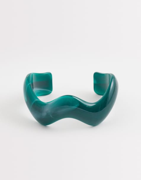 DesignB London - Mørkt blågrønt armbånd i resin med bølgedesign - view 1