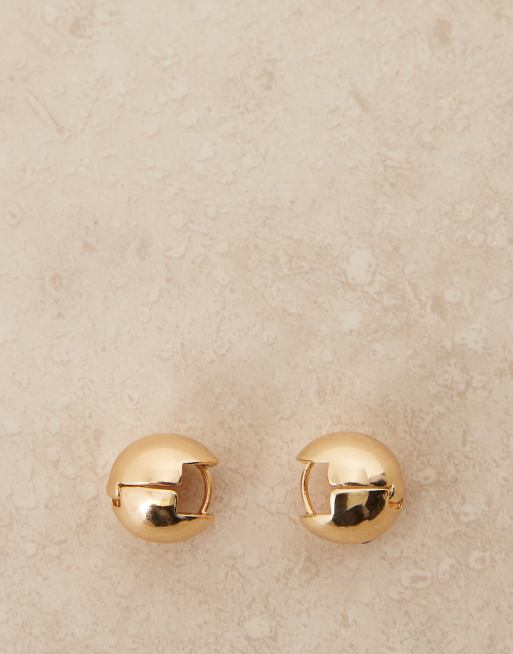 DesignB London – Ohrstecker in Goldoptik mit Kuppeldesign, 2 von 3