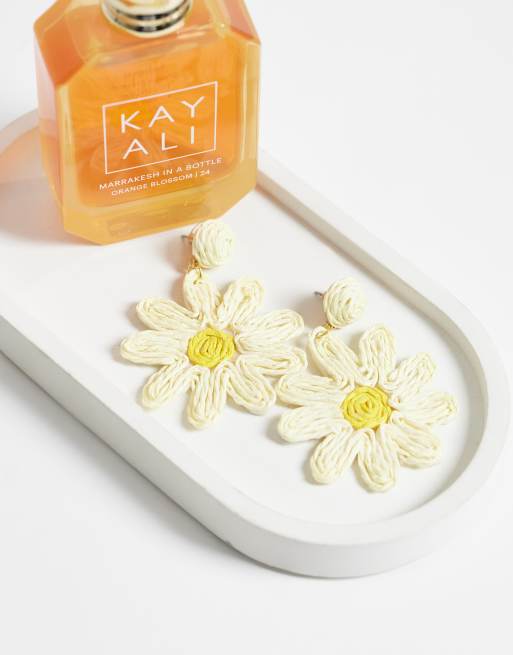 DesignB London - Oorbellen met gele raffia bloemen , 2 van 4