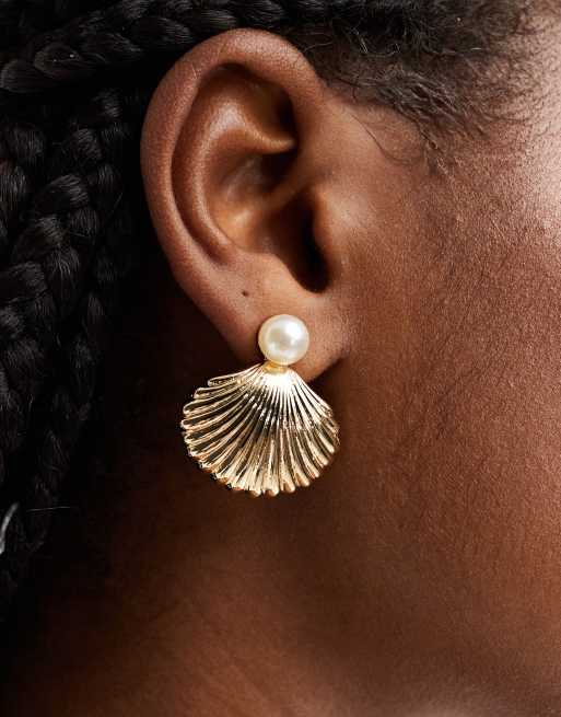 DesignB London - Oorknopjes met schelp en parel in goud