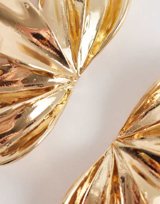 DesignB London - Orecchini a bottone a fiore 3D color oro, 3 di 4