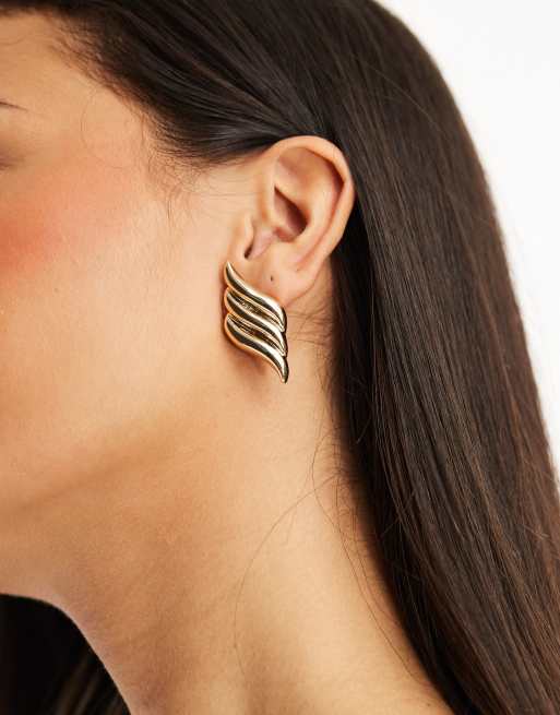 DesignB London - Orecchini a bottone a onde grandi color oro 