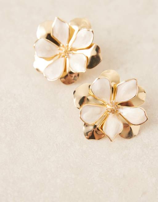 DesignB London - Orecchini a bottone appariscenti a forma di fiore color oro e rosa pallido, 2 di 3