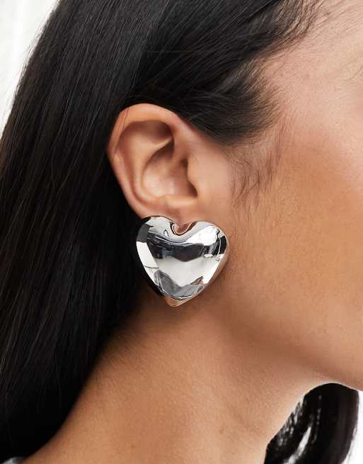 DesignB London - Orecchini a bottone appariscenti color argento con design a forma di cuore