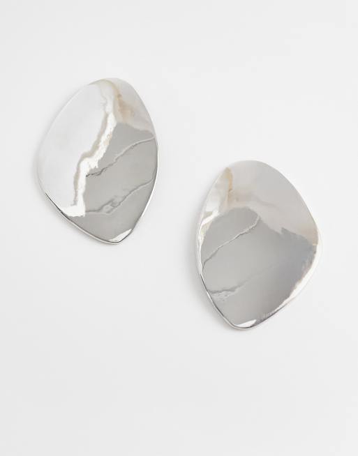 DesignB London - Orecchini a bottone appariscenti color argento con design irregolare