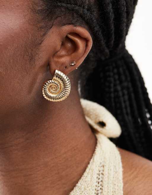 DesignB London - Orecchini a bottone appariscenti color oro con design a spirale