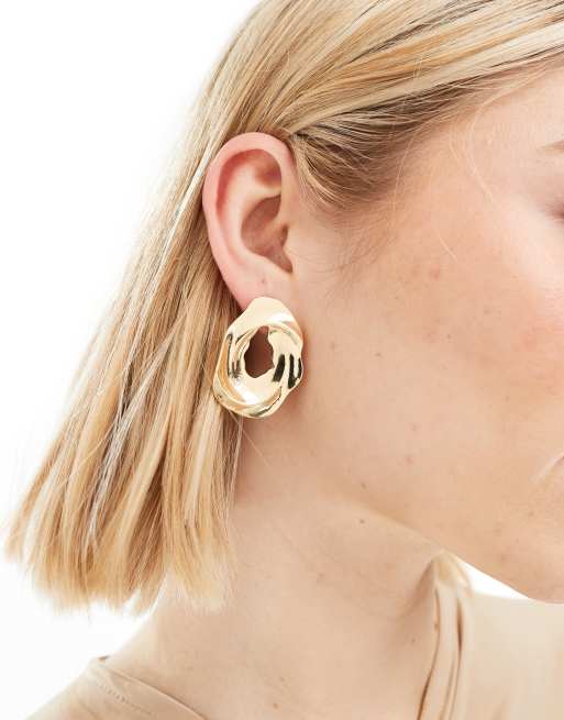 DesignB London - Orecchini a bottone appariscenti color oro con design attorcigliato 