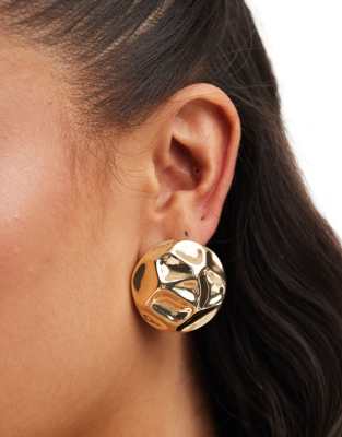 Orecchini a Forma di Fiore Grandi in Metallo Dorato, Boho Stile A Perno - Design Floreale per Donna