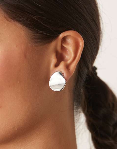DesignB London - Orecchini a bottone color argento piatti effetto metallo fuso - view 1