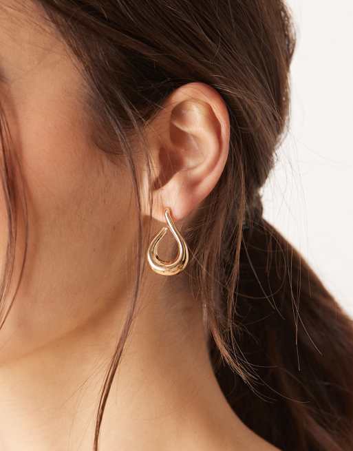 DesignB London - Orecchini a bottone e a cerchio color oro con dettaglio attorcigliato