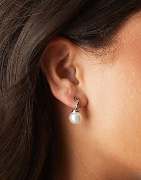 DesignB London - Orecchini a cerchio avvolgenti tonalità argento con perle - view 1