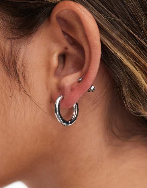 DesignB London - Orecchini a cerchio color argento da 20 mm  
