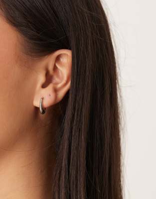 DesignB London - Orecchini a cerchio color argento piccoli