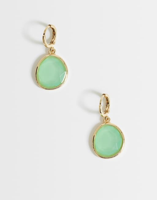 DesignB London - Orecchini a cerchio pendenti dorati con pietra color menta