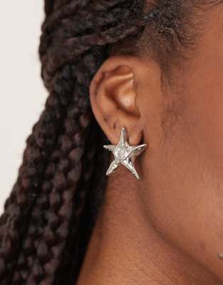 DesignB London - Orecchini appariscenti a stella marine color argento zigrinato