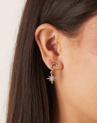 DesignB London - Orecchini color oro con pendente a forma di luna e stella