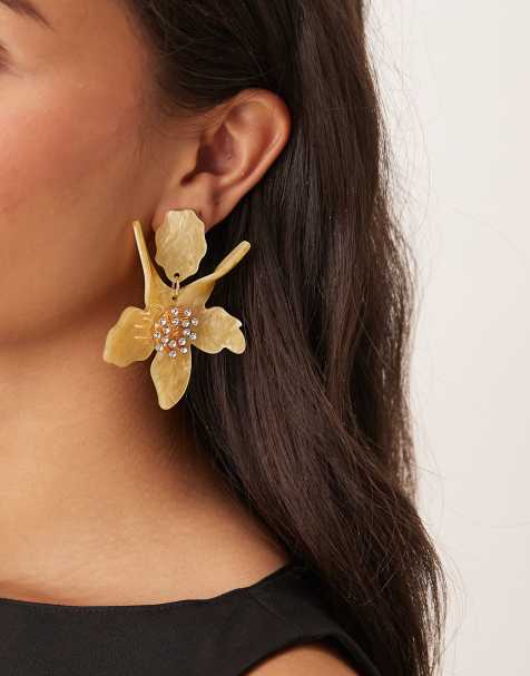 DesignB London - Orecchini pendenti color oro con fiori in resina - view 1