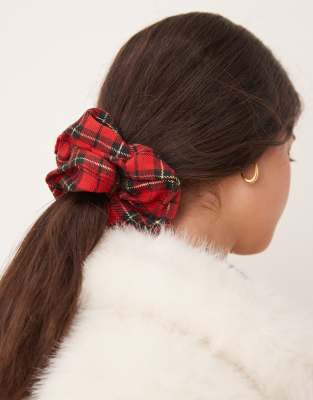 DesignB London - Oversize-Scrunchie in Rot kariert