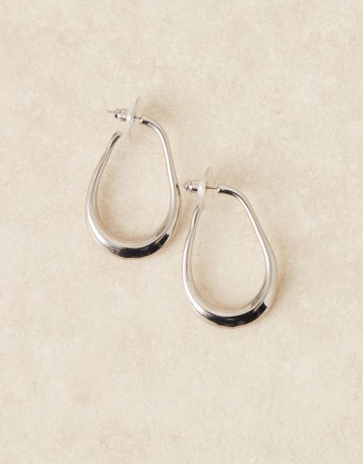 DesignB London oversized irregular hoop earrings in silver, 2 of 3
