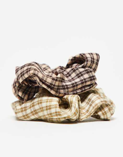 DesignB London pack of 2 hair scrunchies in neutral gingham, 3 of 3
