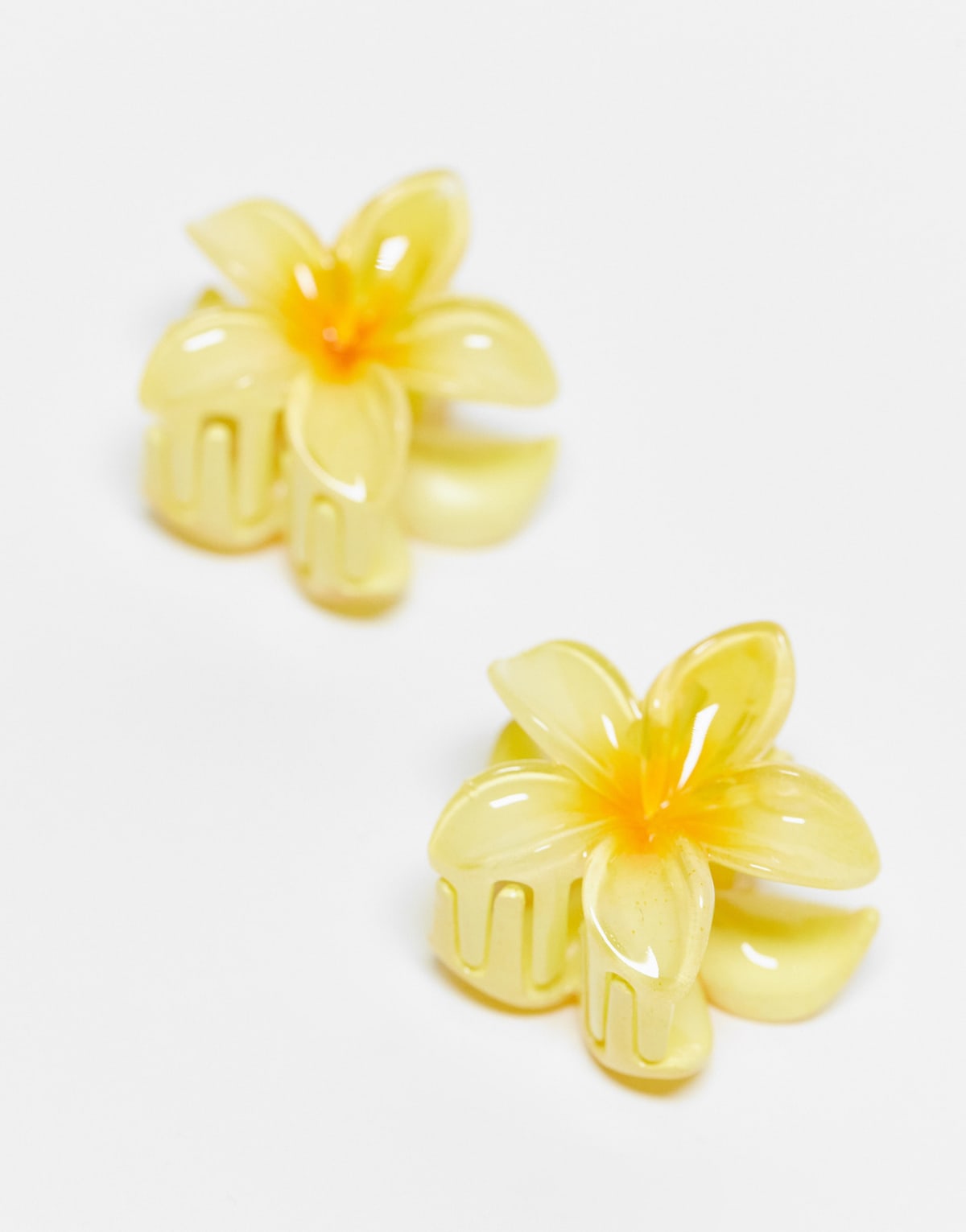 DesignB London pack of 2 mini flower hair claw clips in yellow