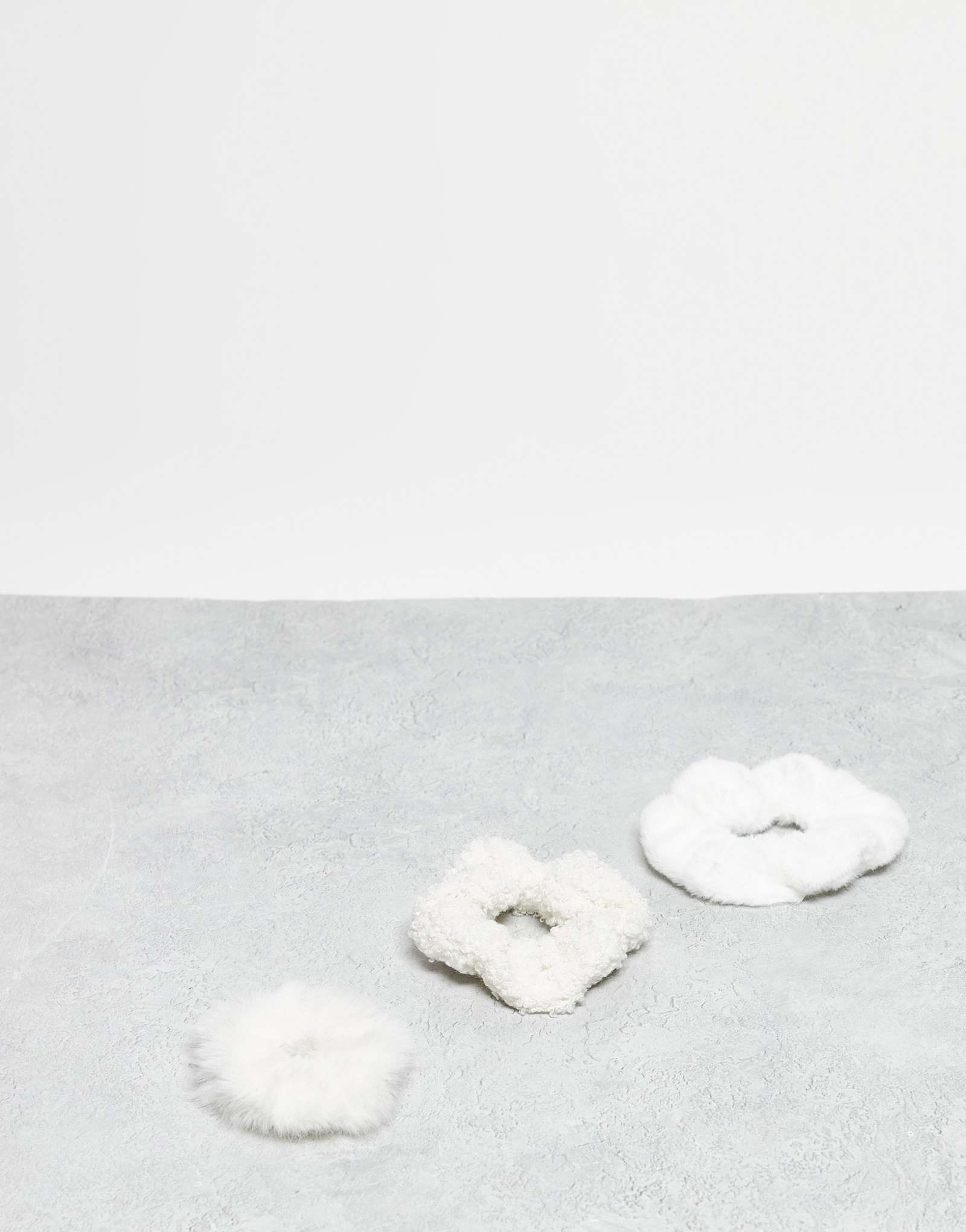 Набор из 3 резинок для волос DesignB London из искусственного меха зимнего белого цвета