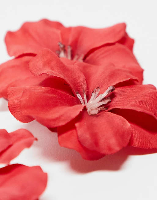 DesignB London pack of 4 flower hair clips in red , 3 of 4