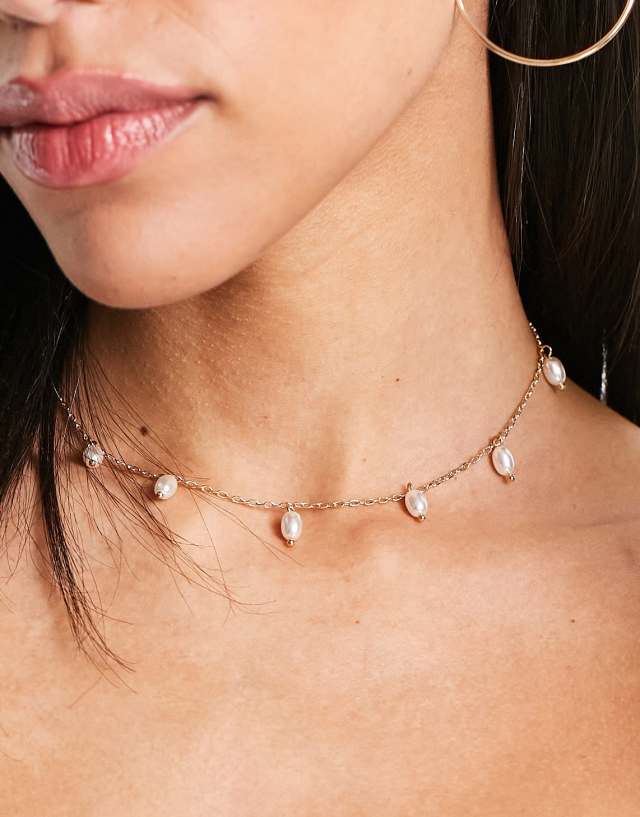 DesignB London pearl charm choker necklace in gold