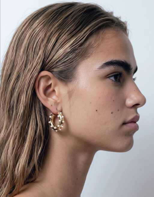 DesignB London pearl embellished hoop earrings in gold, 8 of 10