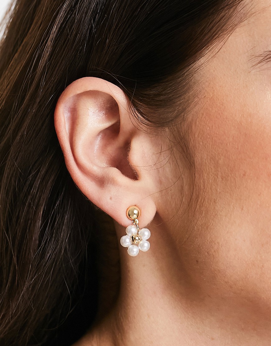 pearl floral stud earrings in gold