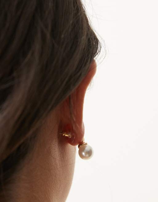 DesignB London pearl huggie hoop earrings in gold, 3 of 3