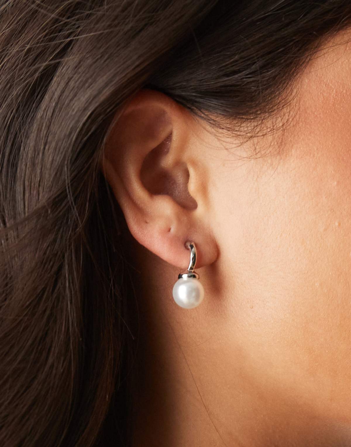 DesignB London pearl huggie hoop earrings in silver