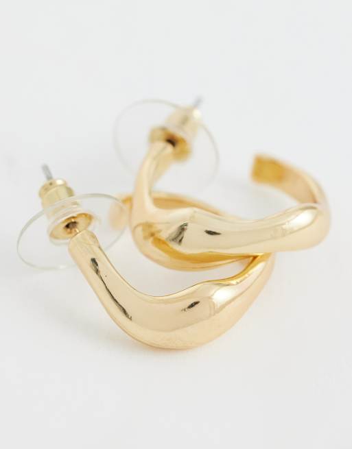DesignB London - Pendientes de aro dorados con diseño ondulado, 4 de 4