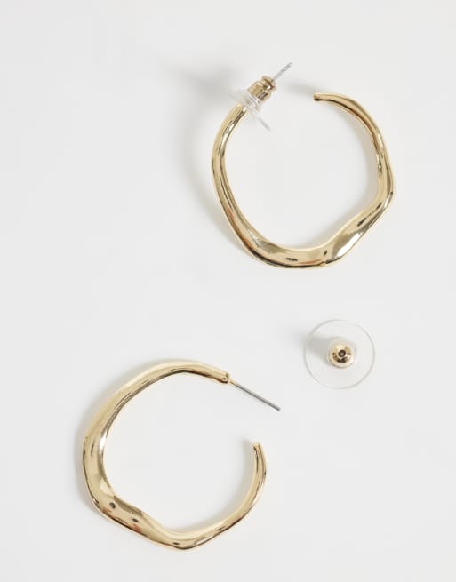 DesignB London - pendientes de aro escultóricos en dorado, 4 de 4