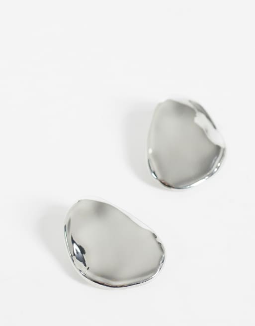 DesignB London - pendientes grandes de botón efecto guijarro en plata, 3 de 4