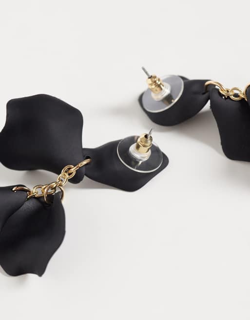 DesignB London petals drop earrings in black, 3 of 4