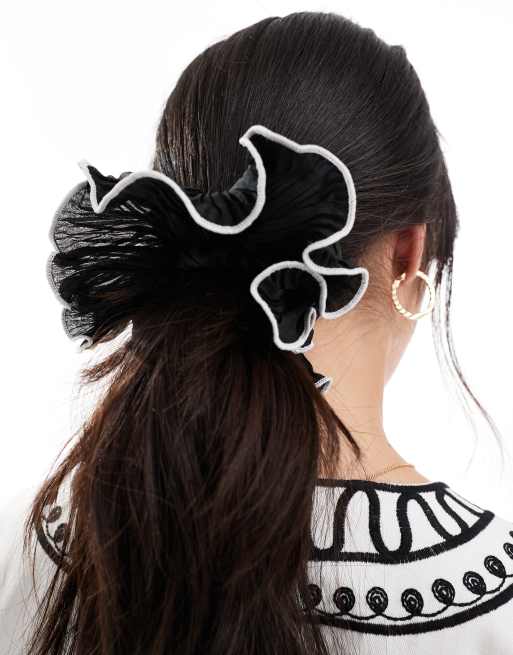 DesignB London plisse ruffle hair scrunchie with contrast piping in black  , 3 of 4