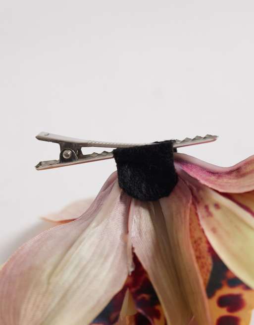 DesignB London - Rav- og rustfarvet hårklemme med blomsterdesign, 3 af 3