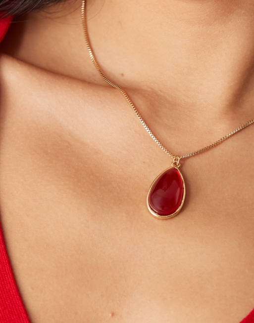 DesignB London red resin pendant necklace in gold