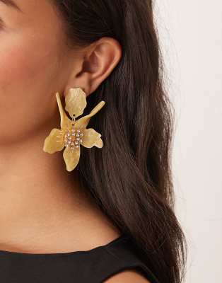 DesignB London resin flower drop earrings in gold