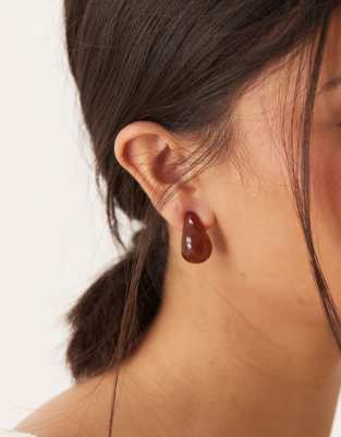 DesignB London resin teardrop hoop earrings in brown