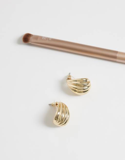DesignB London ridged teardrop stud earringsin gold, 2 of 5