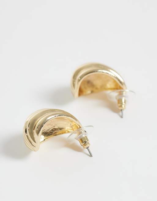 DesignB London ridged teardrop stud earringsin gold, 3 of 5