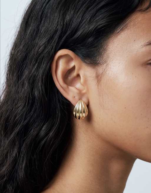 DesignB London ridged teardrop stud earringsin gold, 5 of 5