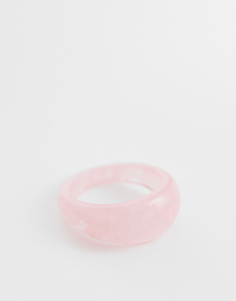 DesignB London – Rosa ring i harts - view 1